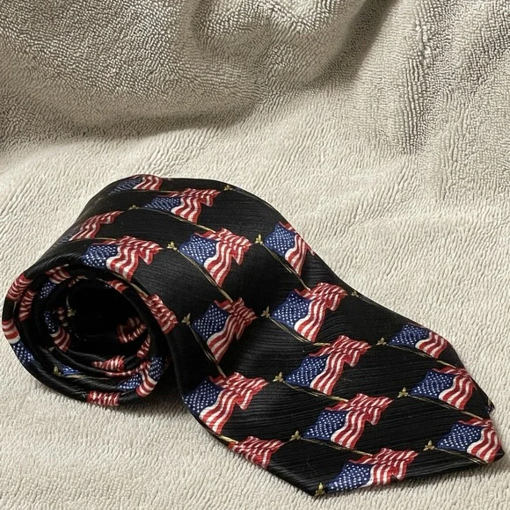American Traditions Men's Neck Tie Blue 56x4in American Flags Silk Made In USA